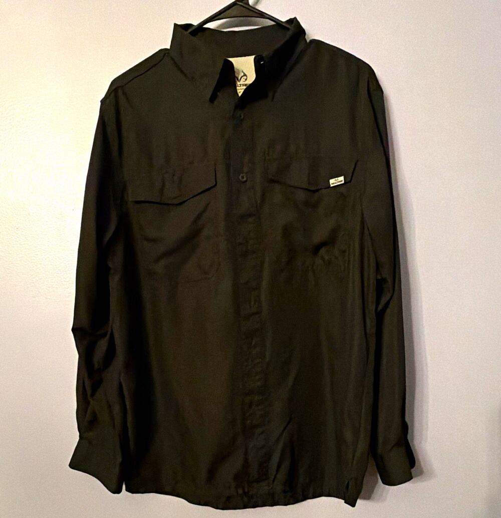 Realtree Men’s S Black Long Sleeve Button-Up Fishing Shirt Vented Breathable